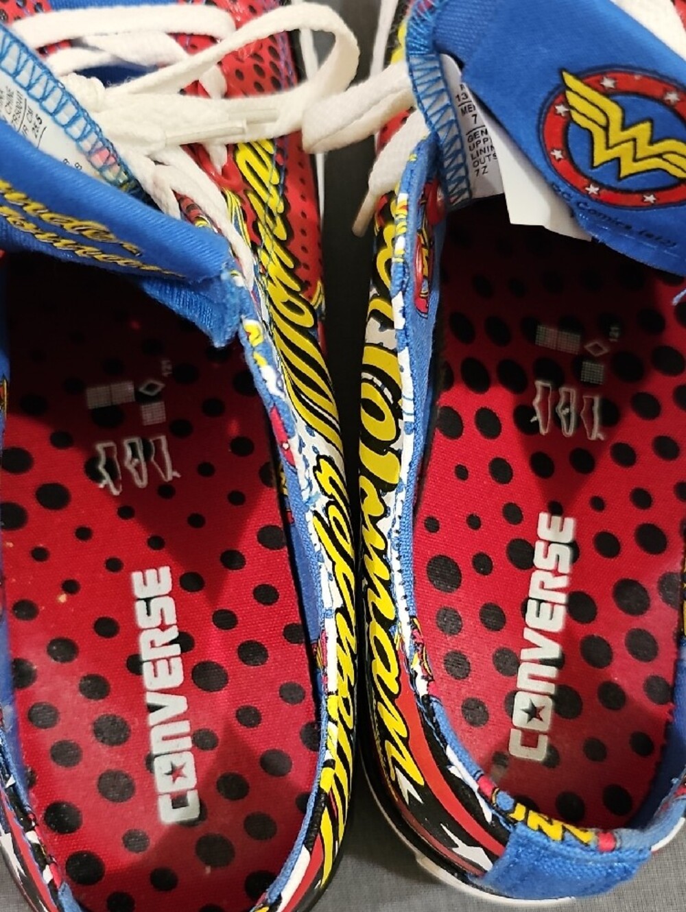 WONDER WOMAN CONVERSE Lace-Up Sneakers in Red, Blue & White Mens 7(Unisex) - Picture 6 of 11